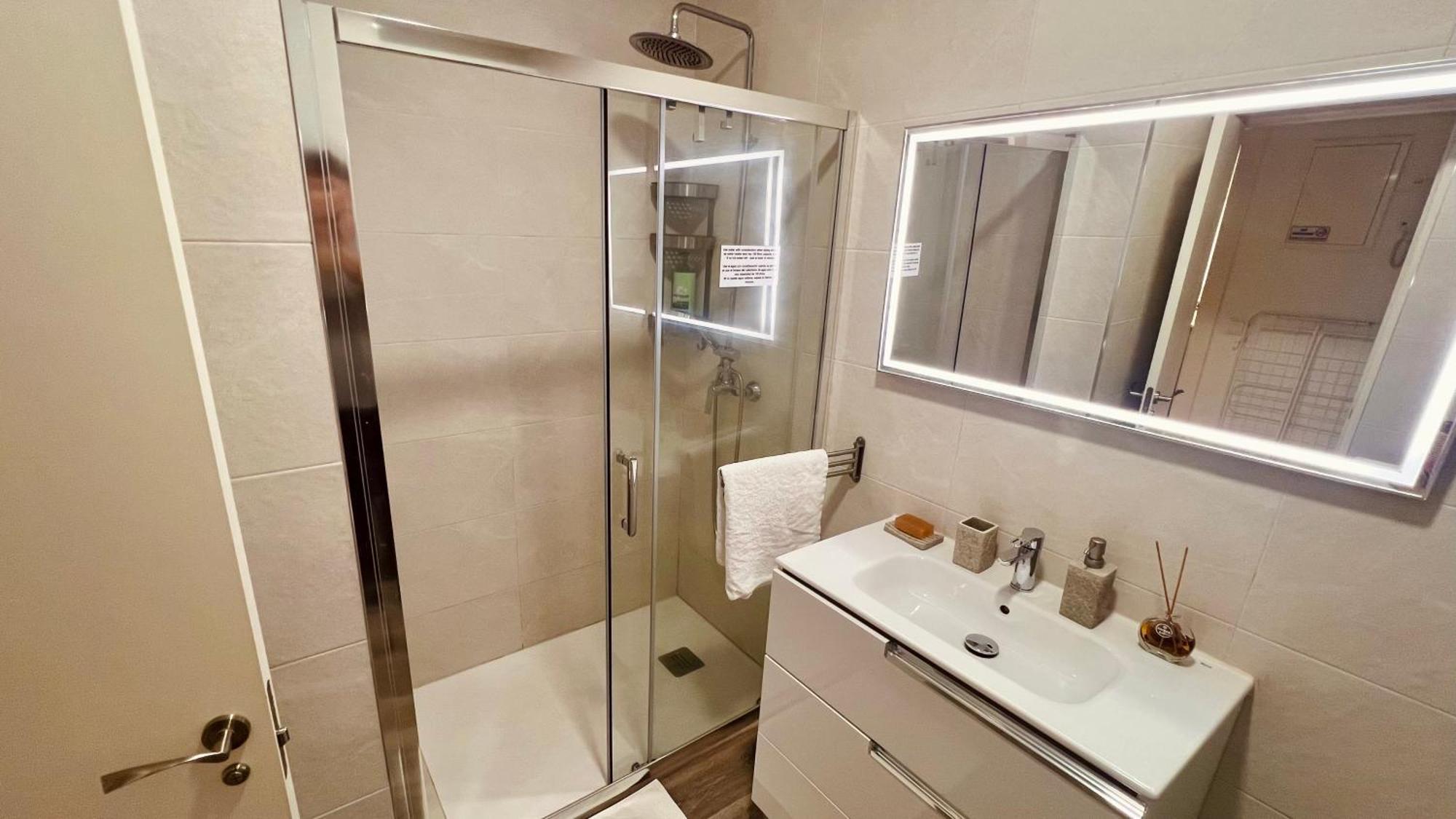 Super Comfy And Homey 4Br Apartment Peachy Stays Málaga Exterior foto